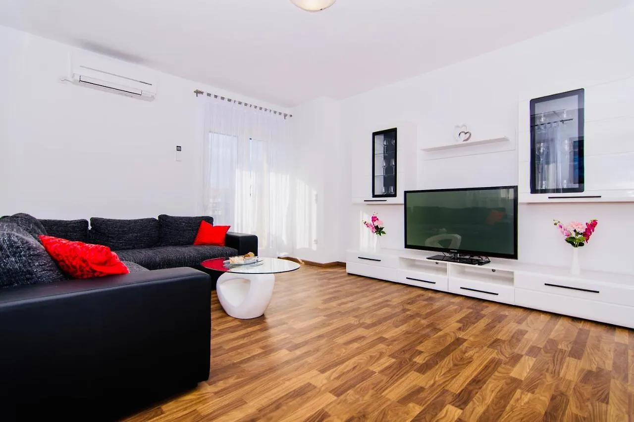 Apartment Villa Aurora Kastela