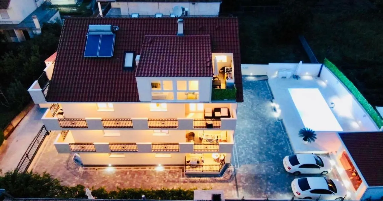 Villa Aurora Kaštela 0*,